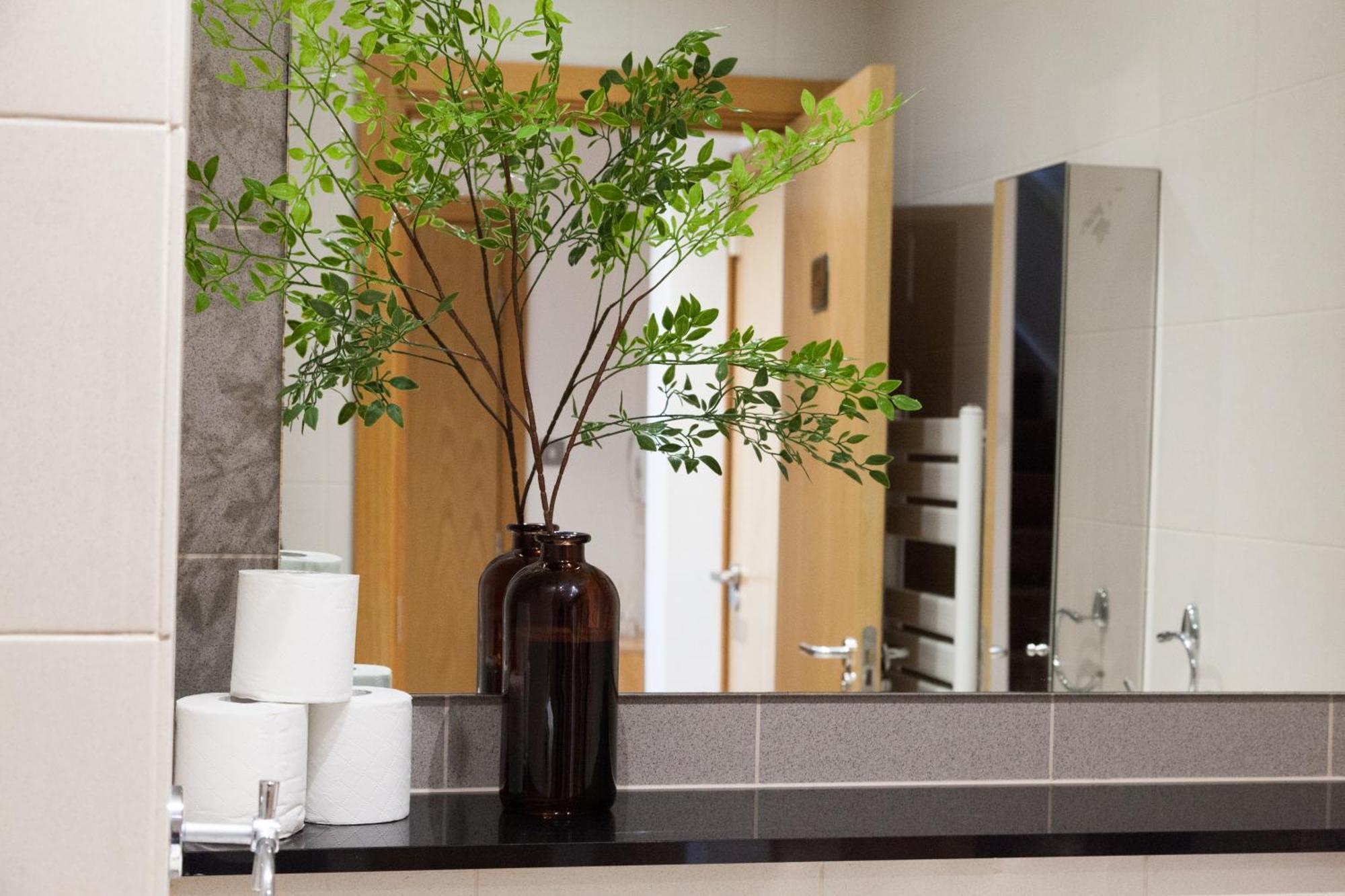 Weekly & Monthly Stays In Penthouse For Contractors Or Leisure Single Or Superking Beds Available 버컨헤드 외부 사진