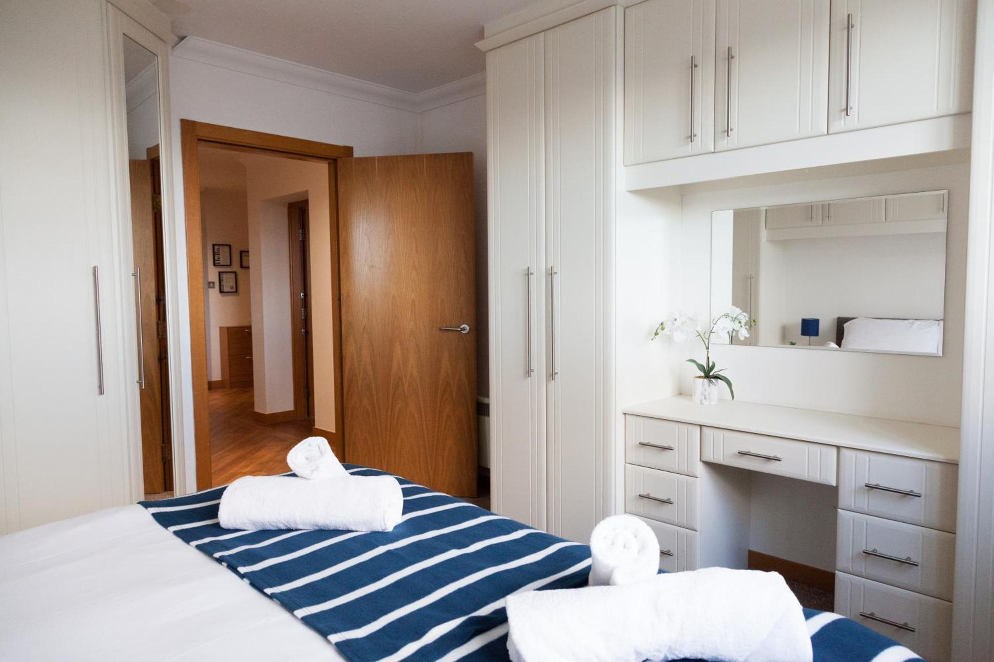 Weekly & Monthly Stays In Penthouse For Contractors Or Leisure Single Or Superking Beds Available 버컨헤드 외부 사진