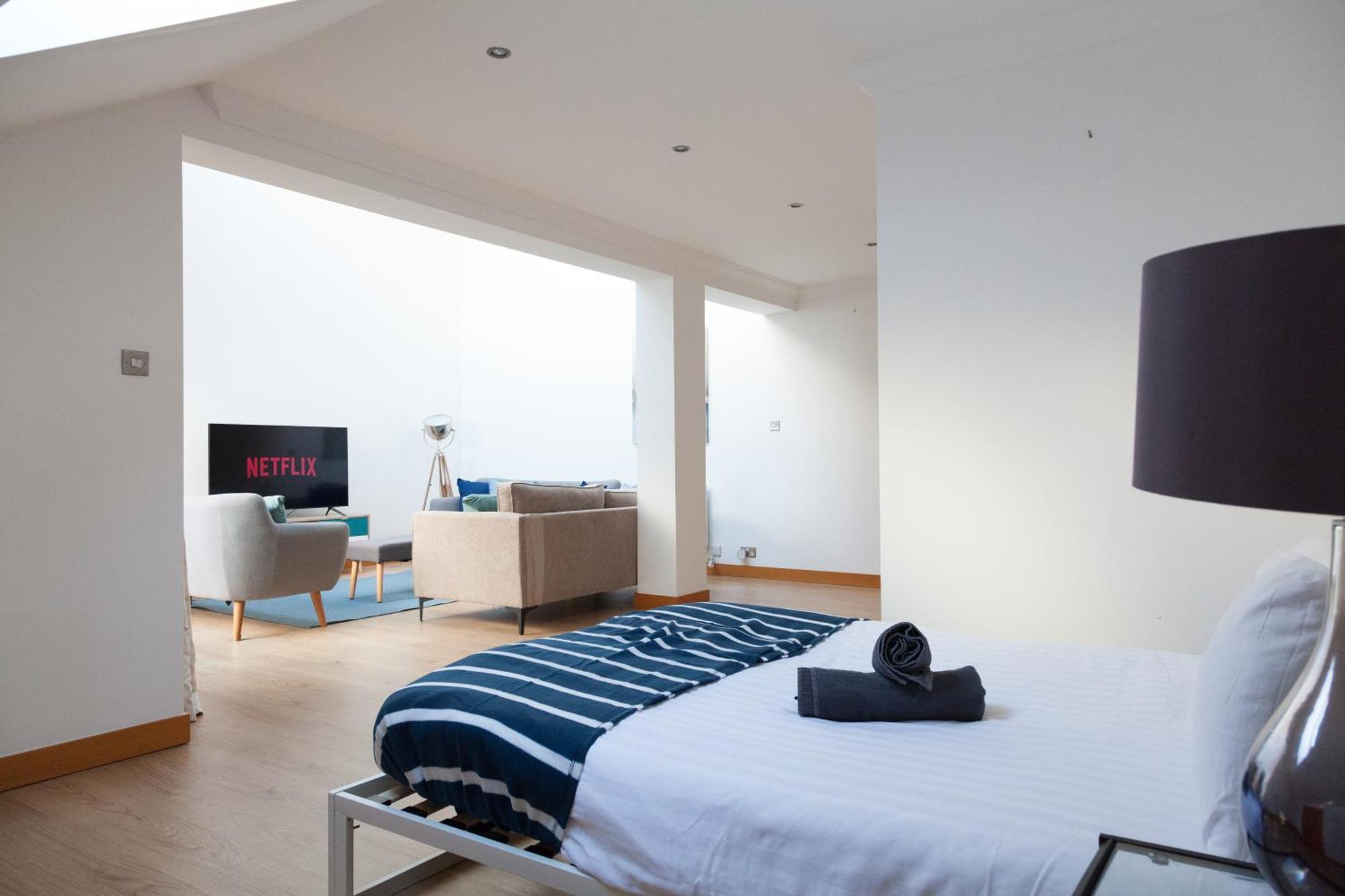 Weekly & Monthly Stays In Penthouse For Contractors Or Leisure Single Or Superking Beds Available 버컨헤드 외부 사진